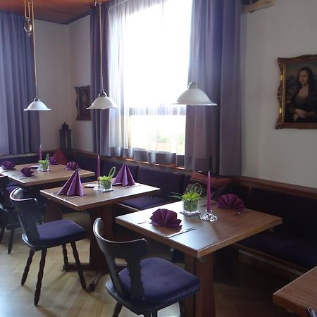 Hotel-Restaurant Zum Goldenen Hahnen Markgröningen Buitenkant foto