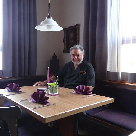 Hotel-Restaurant Zum Goldenen Hahnen Markgröningen Buitenkant foto