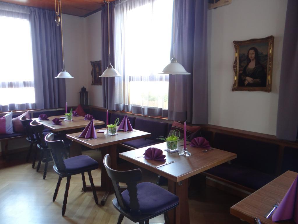 Hotel-Restaurant Zum Goldenen Hahnen Markgröningen Buitenkant foto