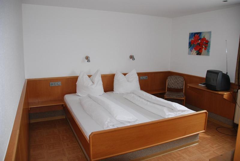 Hotel-Restaurant Zum Goldenen Hahnen Markgröningen Kamer foto